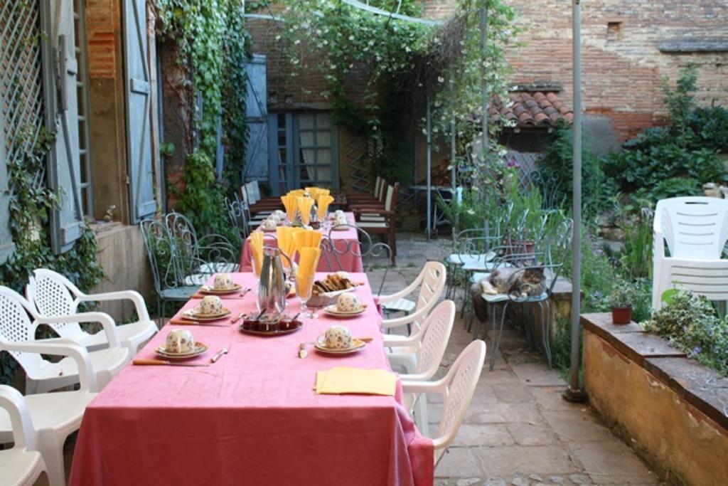 Bed and Breakfast La Halte Du Temps Montesquieu-Volvestre Exterior foto